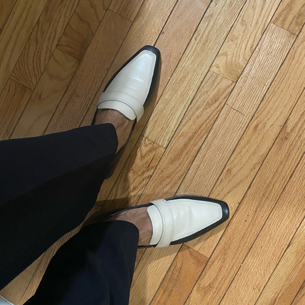Lowest price!! Two tone leather loafer by Naturalizer. size 8.5